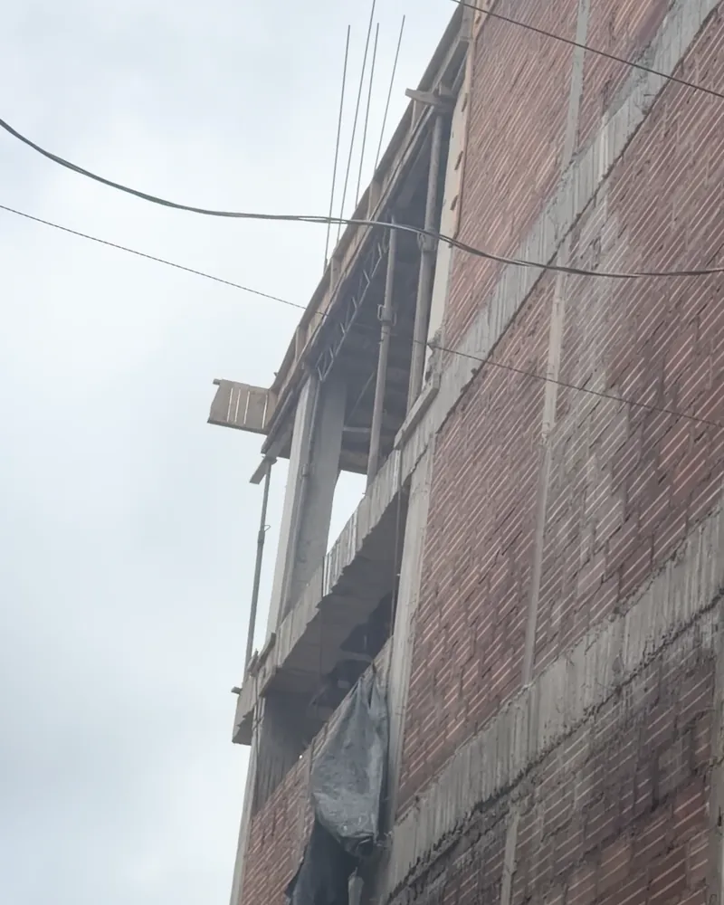 Diciembre de 2025: Muros en ladrillo, piso por piso