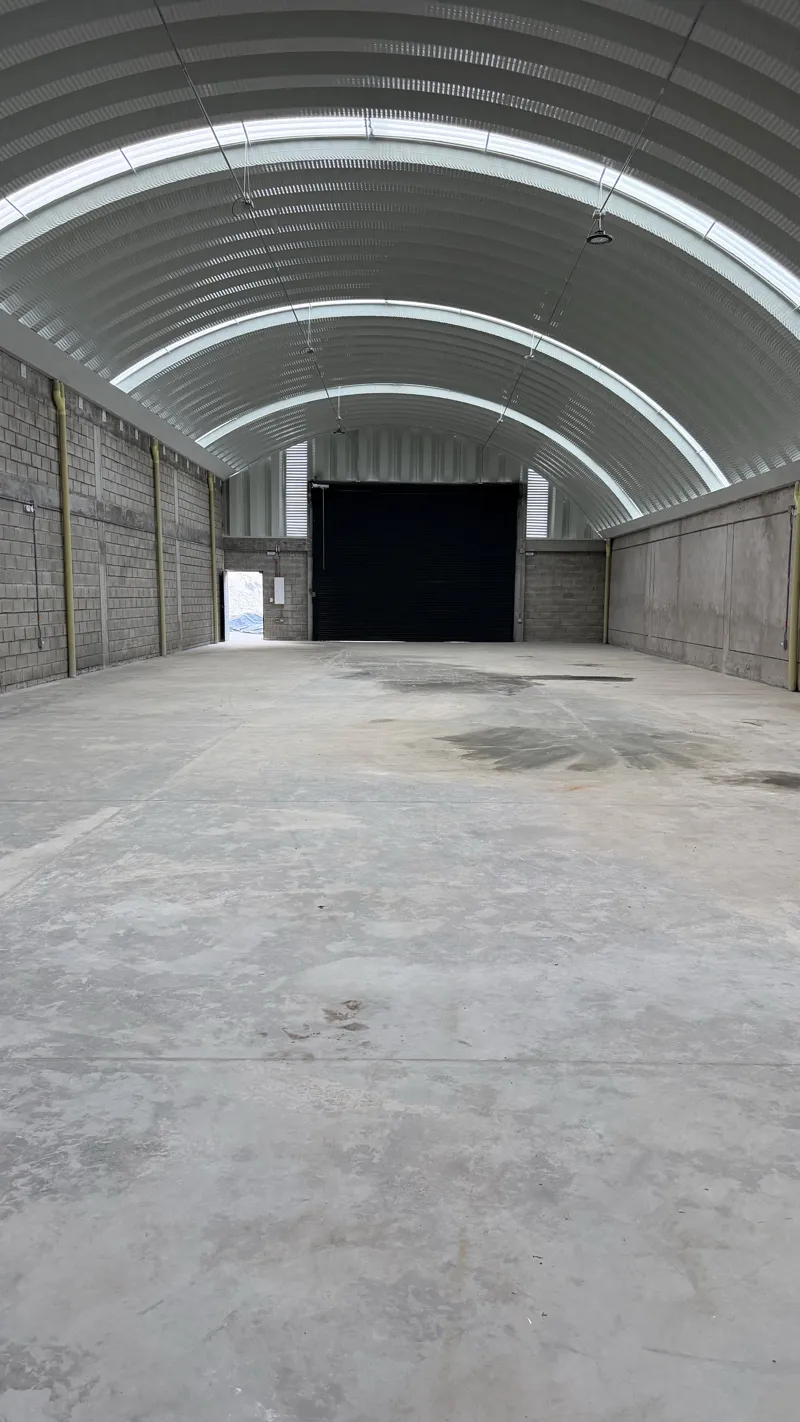 Interior de la bodega de 395 m²